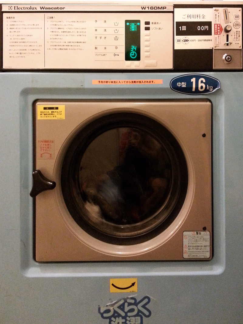 A front-loading Electrolux washing machine, model W160MP, is shown with a digital display and a 16kg capacity indicator.